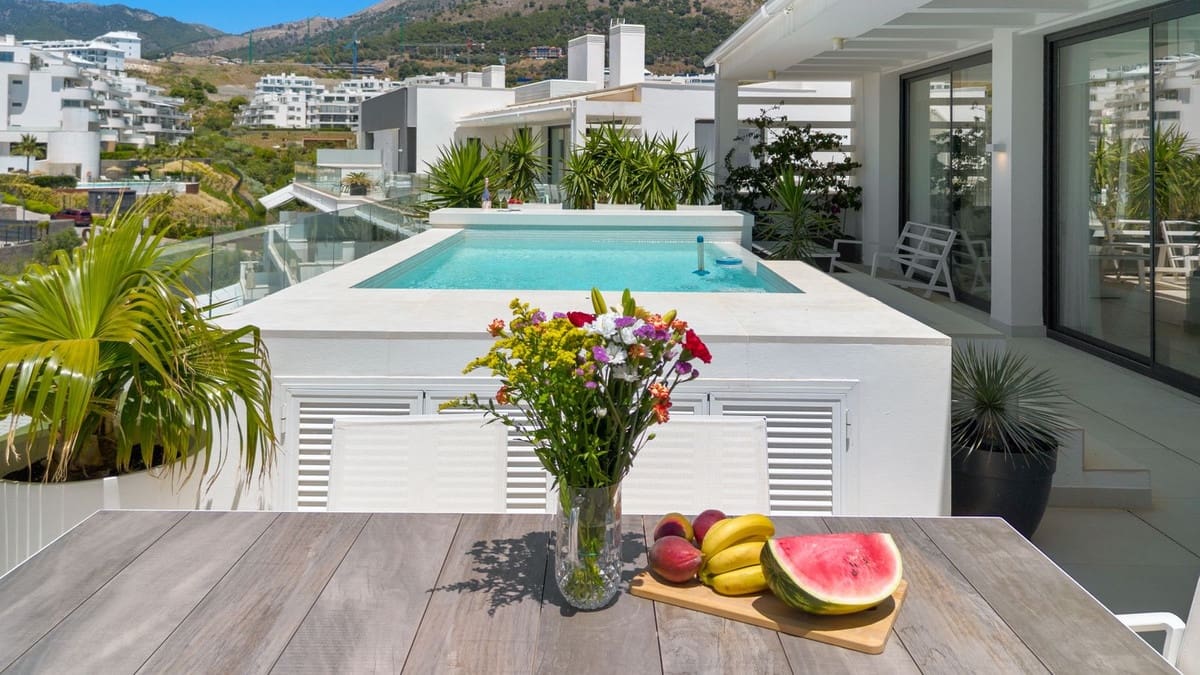 3 soveværelse Lejlighed til salg i Fuengirola med swimmingpool garage - € 1.285.000 (Ref: 10134336)
