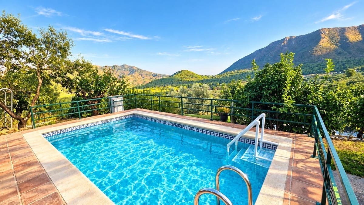 Finca/Casa Rural de 4 habitaciones en Ojen en venta con piscina garaje - 540.000 € (Ref: 10134345)