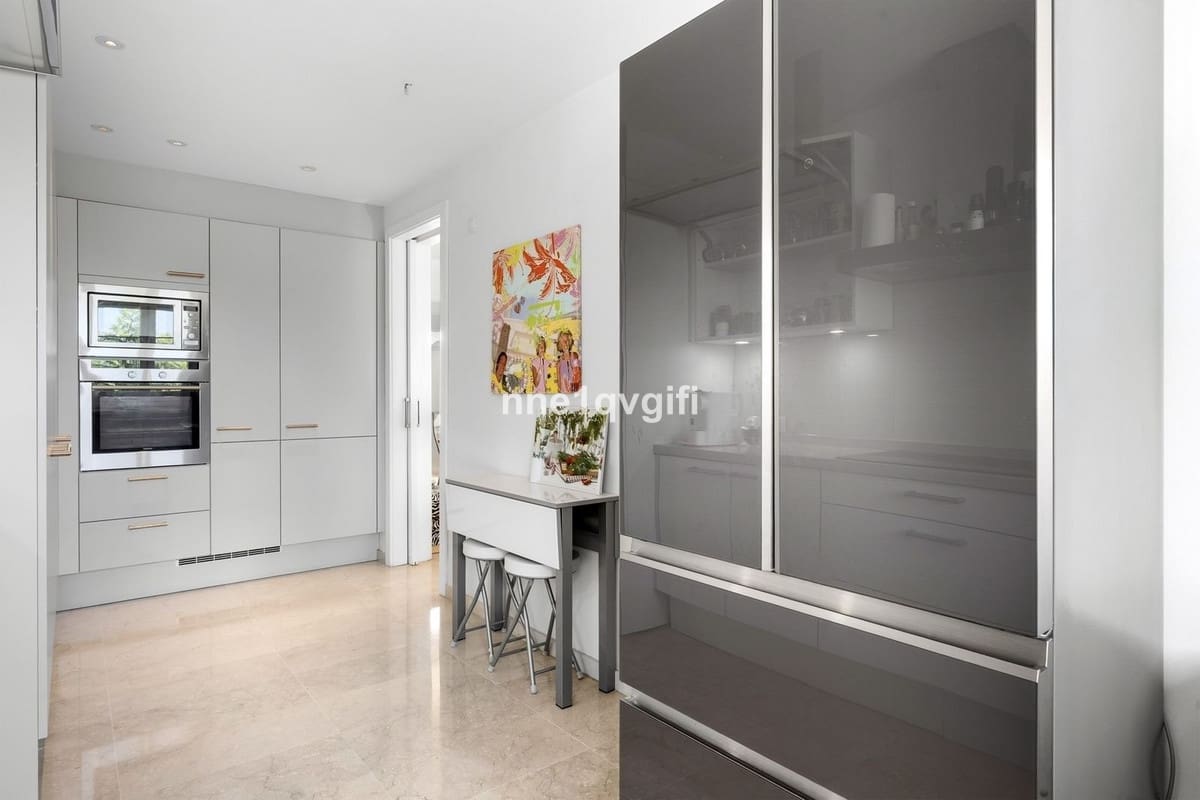 2 soveværelse Lejlighed til salg i Cabopino med swimmingpool garage - € 895.000 (Ref: 10134347)