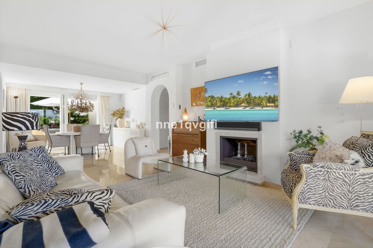 2 soveværelse Lejlighed til salg i Cabopino med swimmingpool garage - € 895.000 (Ref: 10134347)