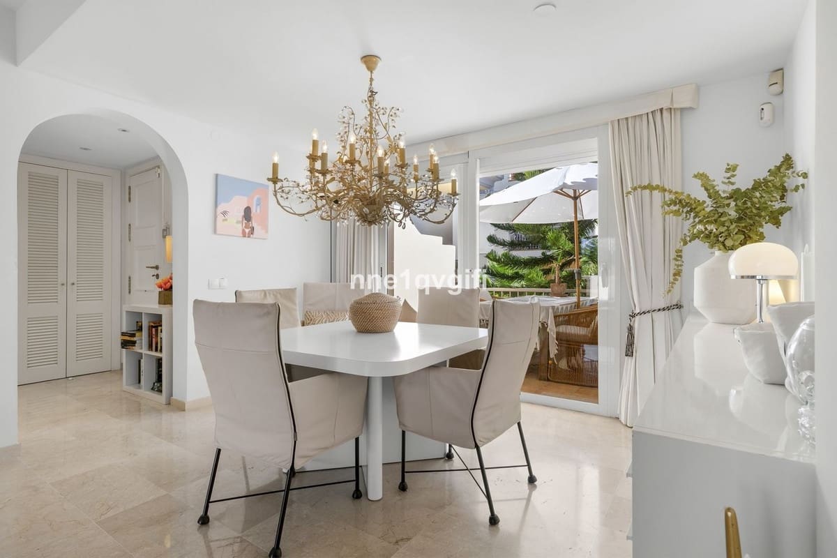 2 soveværelse Lejlighed til salg i Cabopino med swimmingpool garage - € 895.000 (Ref: 10134347)