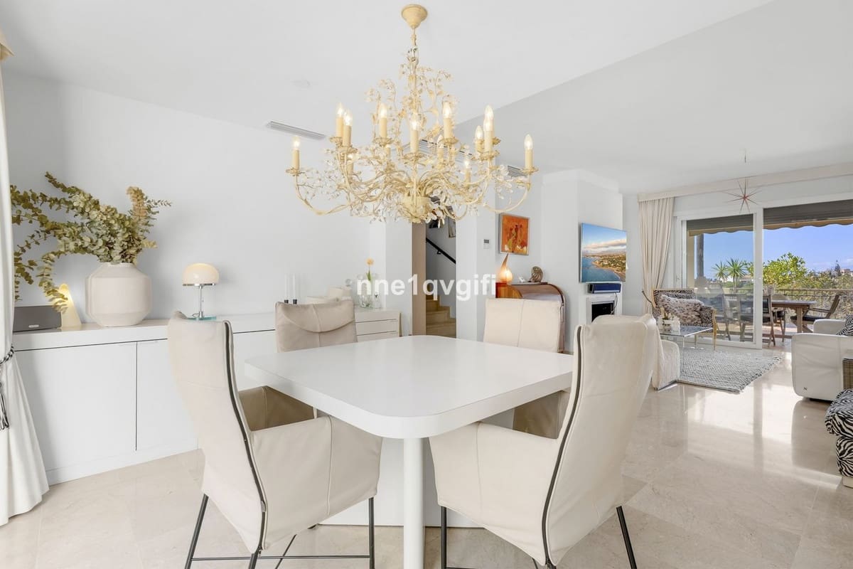 2 soveværelse Lejlighed til salg i Cabopino med swimmingpool garage - € 895.000 (Ref: 10134347)