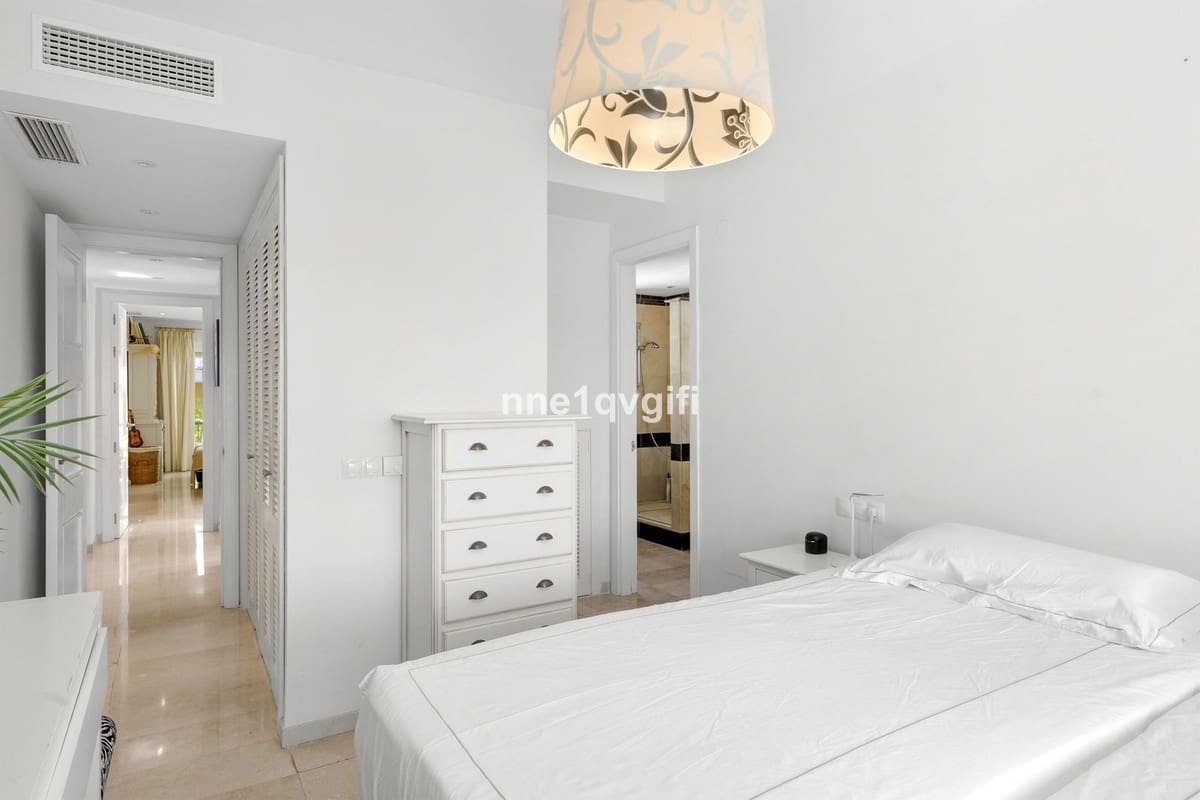 2 soveværelse Lejlighed til salg i Cabopino med swimmingpool garage - € 895.000 (Ref: 10134347)