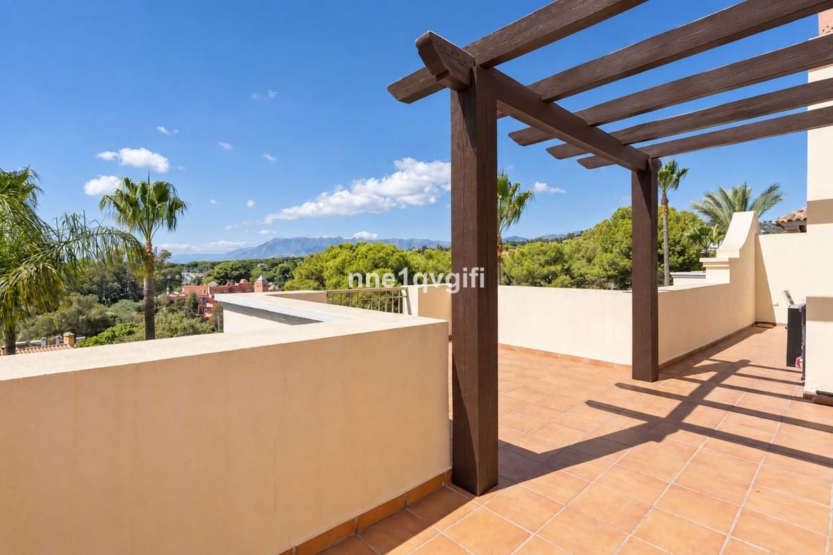 2 soveværelse Lejlighed til salg i Cabopino med swimmingpool garage - € 895.000 (Ref: 10134347)