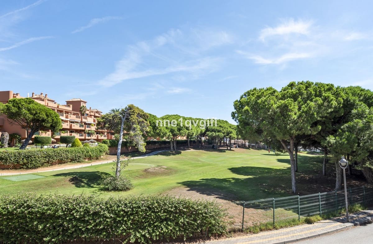 2 soveværelse Lejlighed til salg i Cabopino med swimmingpool garage - € 895.000 (Ref: 10134347)