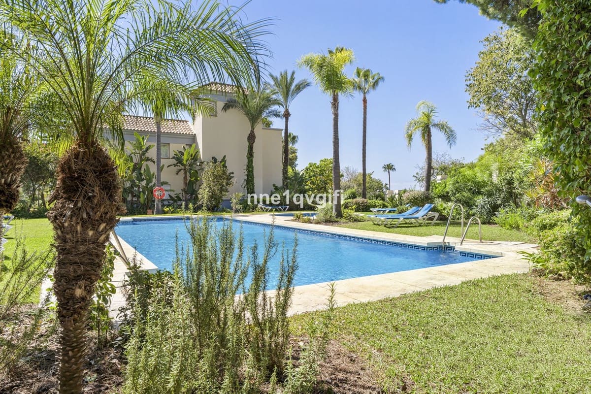 2 soveværelse Lejlighed til salg i Cabopino med swimmingpool garage - € 895.000 (Ref: 10134347)