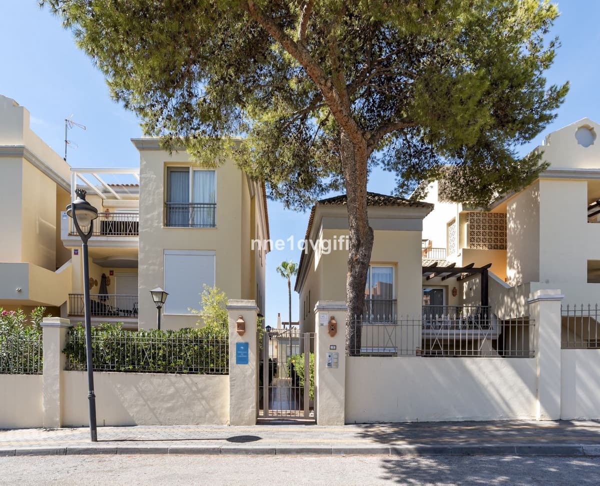 2 soveværelse Lejlighed til salg i Cabopino med swimmingpool garage - € 895.000 (Ref: 10134347)