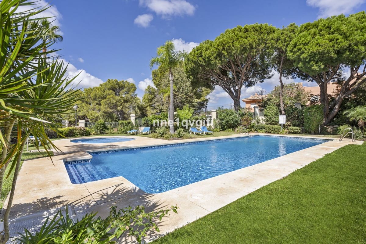2 soveværelse Lejlighed til salg i Cabopino med swimmingpool garage - € 895.000 (Ref: 10134347)
