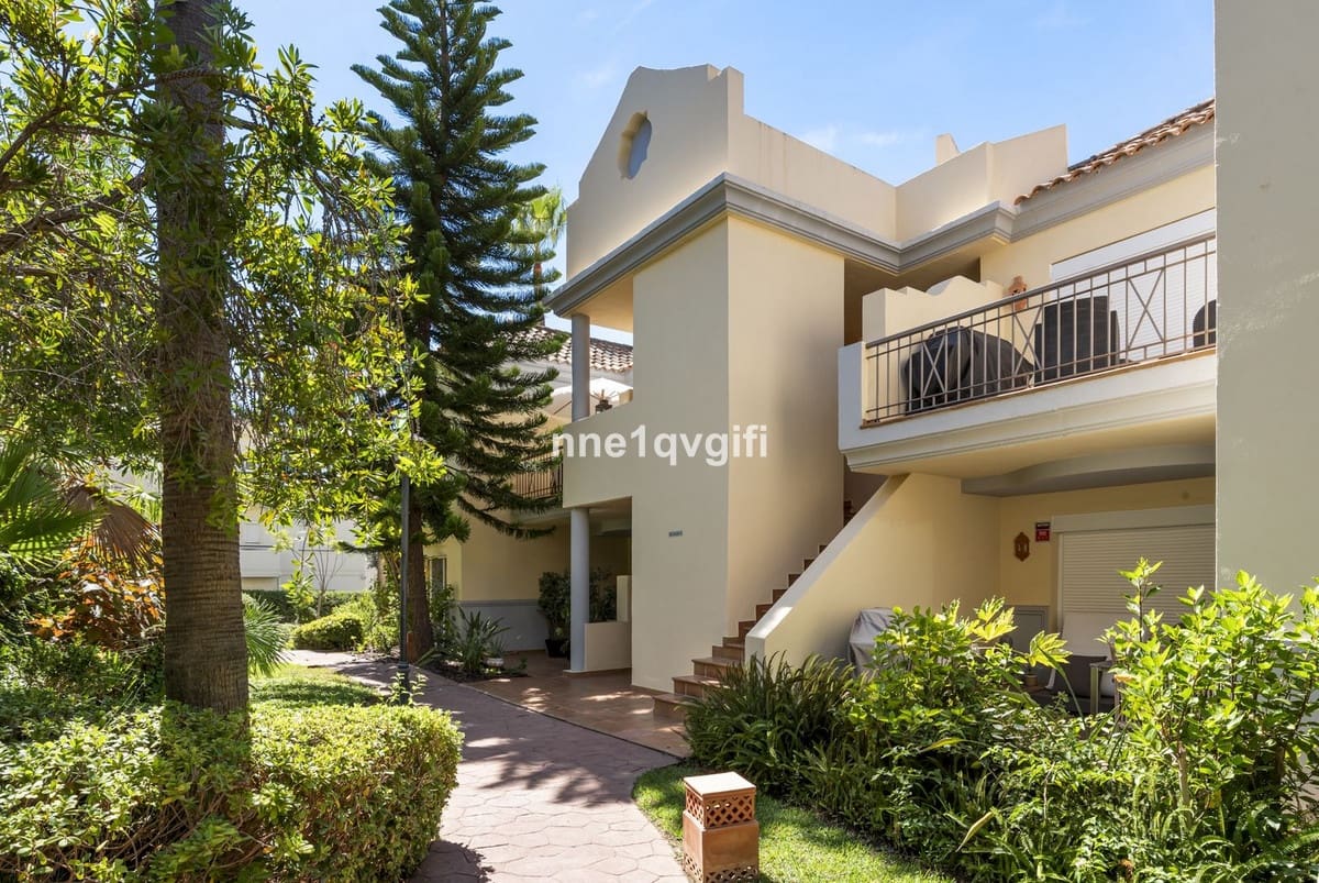 2 soveværelse Lejlighed til salg i Cabopino med swimmingpool garage - € 895.000 (Ref: 10134347)