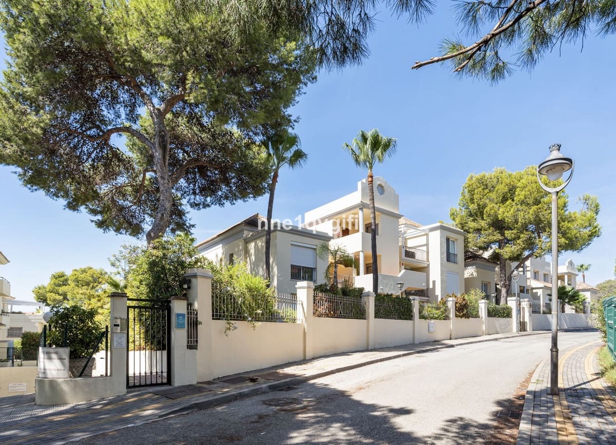 2 soveværelse Lejlighed til salg i Cabopino med swimmingpool garage - € 895.000 (Ref: 10134347)