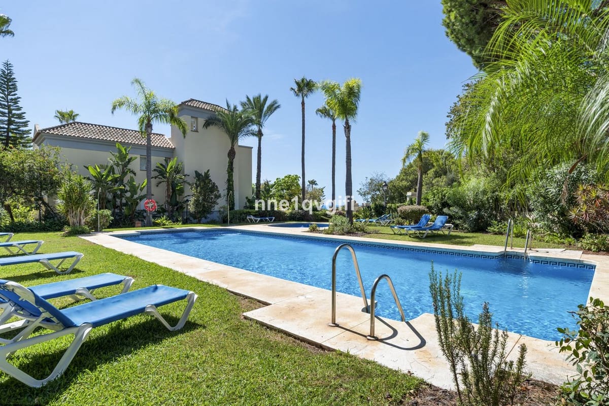 2 soveværelse Lejlighed til salg i Cabopino med swimmingpool garage - € 895.000 (Ref: 10134347)