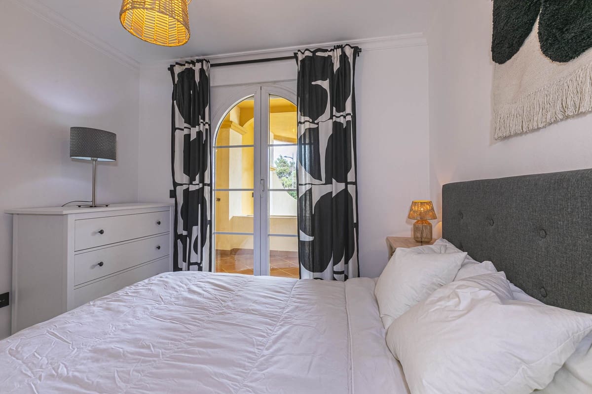 Apartamento de 2 habitaciones en Nueva Andalucia en venta con piscina garaje - 534.995 € (Ref: 10134407)