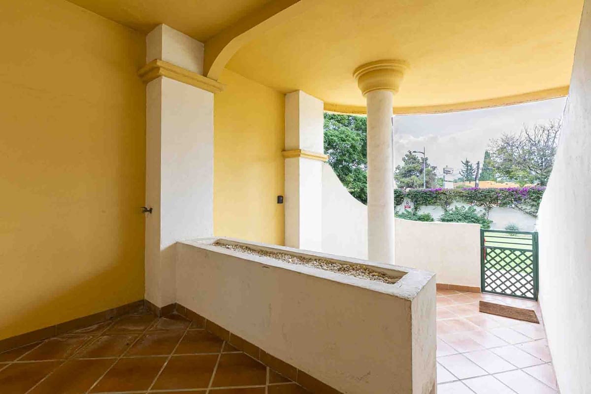 Apartamento de 2 habitaciones en Nueva Andalucia en venta con piscina garaje - 534.995 € (Ref: 10134407)