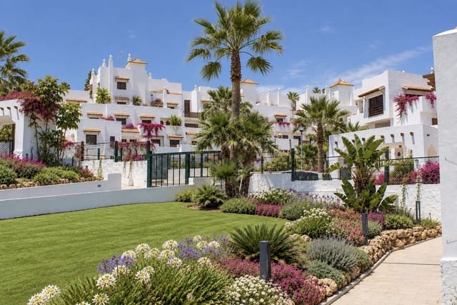 Apartamento de 2 habitaciones en La Concha - Resina Golf, Estepona en venta con piscina garaje - 345.000 € (Ref: 10134440)