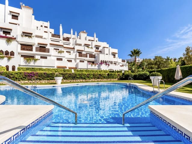 Apartamento de 2 habitaciones en La Concha - Resina Golf, Estepona en venta con piscina garaje - 345.000 € (Ref: 10134440)