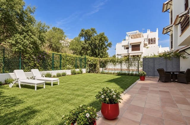 Apartamento de 2 habitaciones en La Concha - Resina Golf, Estepona en venta con piscina garaje - 345.000 € (Ref: 10134440)
