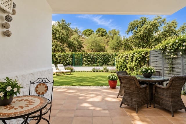 Apartamento de 2 habitaciones en La Concha - Resina Golf, Estepona en venta con piscina garaje - 345.000 € (Ref: 10134440)