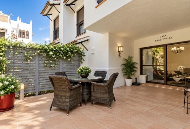 Apartamento de 2 habitaciones en La Concha - Resina Golf, Estepona en venta con piscina garaje - 345.000 € (Ref: 10134440)