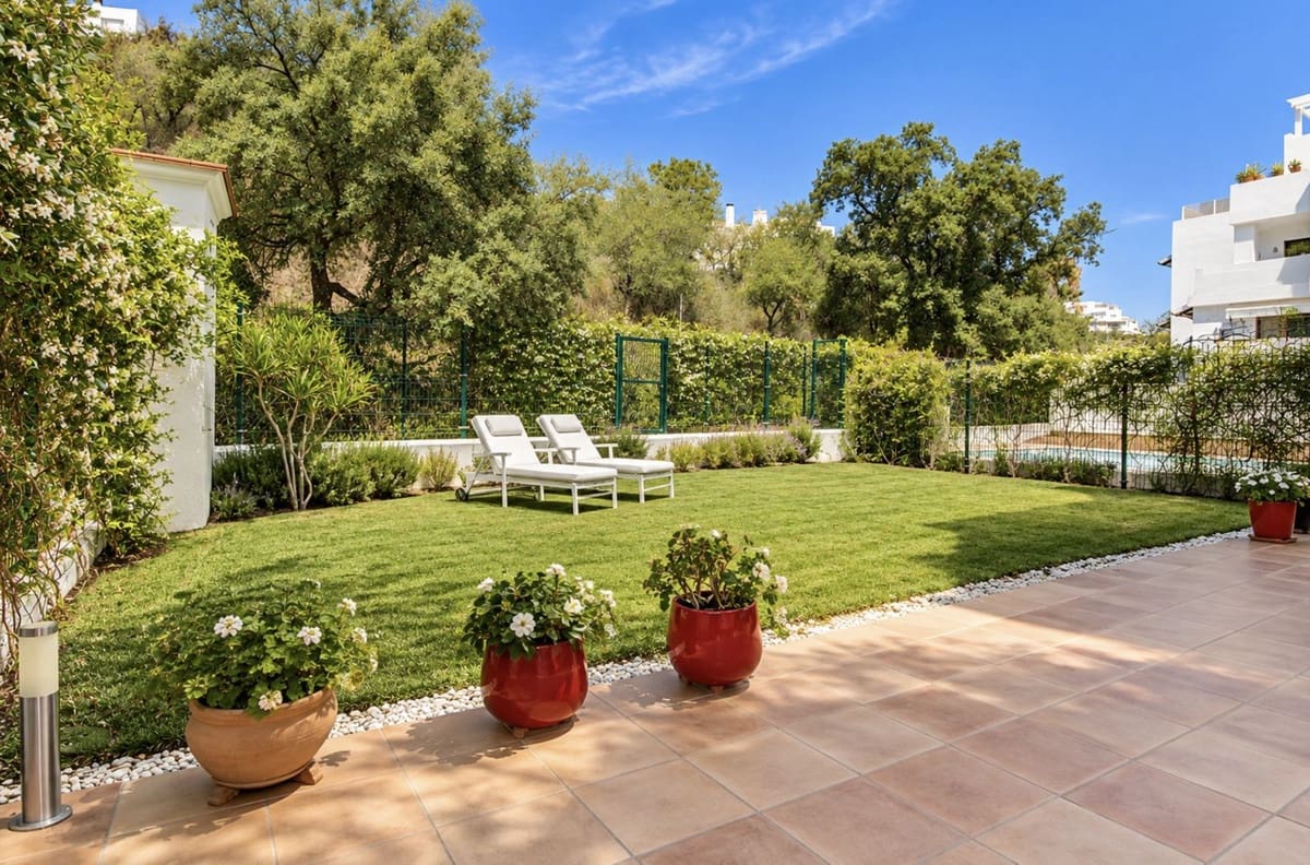 Apartamento de 2 habitaciones en Estepona en venta con piscina garaje - 345.000 € (Ref: 10134440)