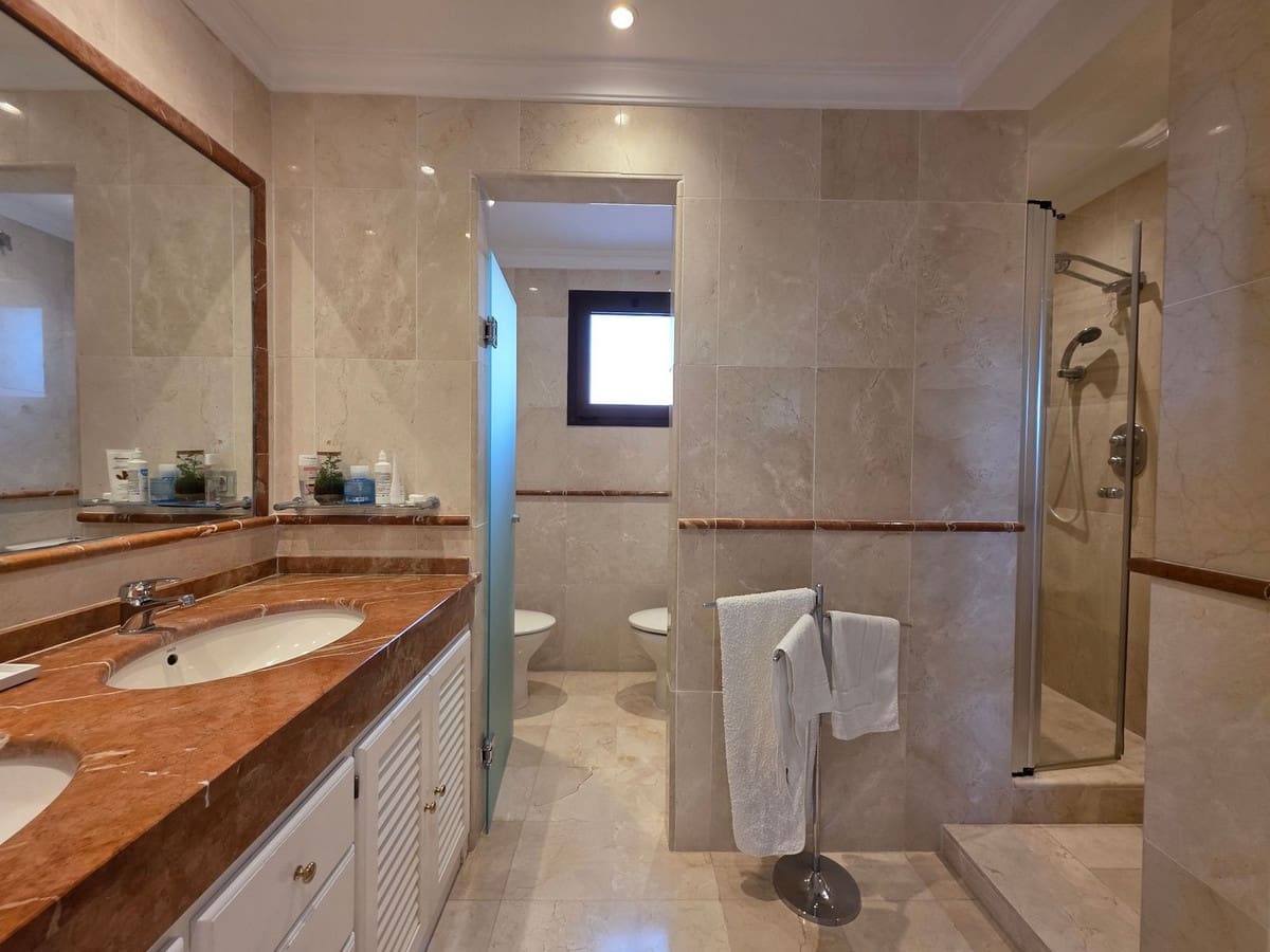 4 sypialnia Apartament na sprzedaż w Atalaya-Isdabe z basenem garażem - 850 000 € (Ref: 10134463)
