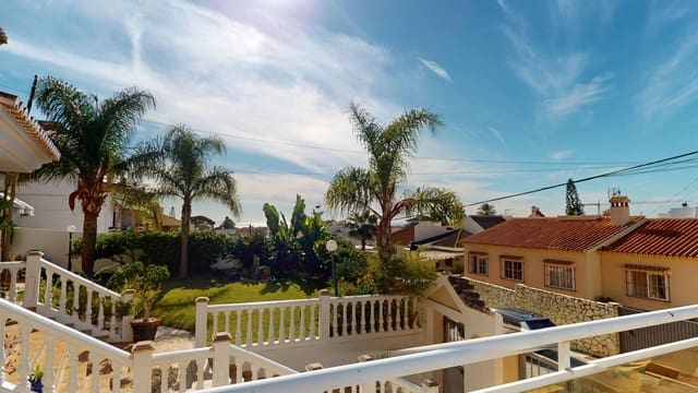 5 Zimmer Villa zu verkaufen in Caleta de Vélez, Vélez-Málaga mit Garage - 750.000 € (Ref: 10134474)