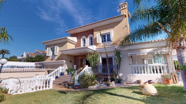 5 Zimmer Villa zu verkaufen in Caleta de Vélez, Vélez-Málaga mit Garage - 750.000 € (Ref: 10134474)