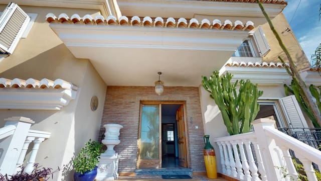 5 Zimmer Villa zu verkaufen in Caleta de Vélez, Vélez-Málaga mit Garage - 750.000 € (Ref: 10134474)