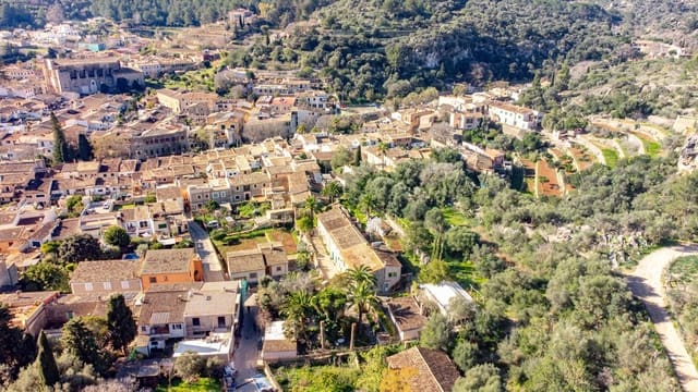 Building Plot for sale in Esporles - € 690,000 (Ref: 10136817)