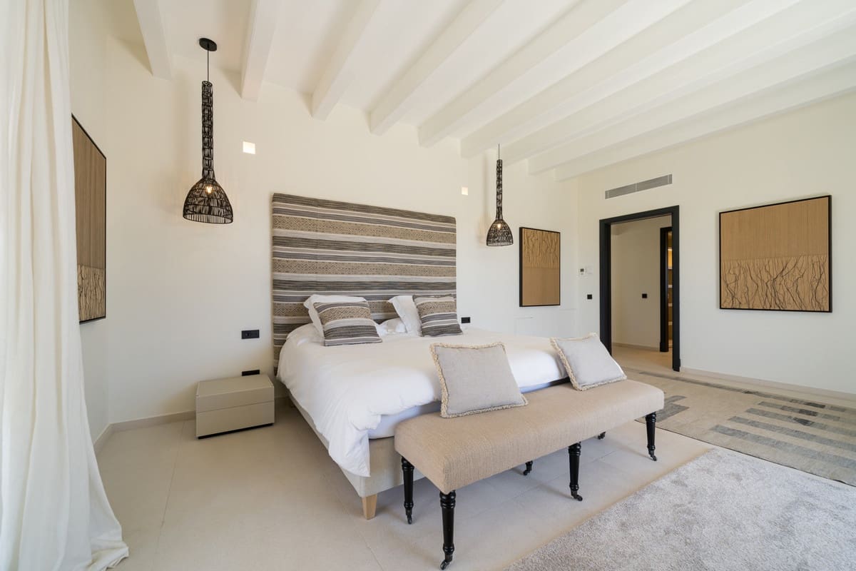 5 bedroom Villa for sale in Santa Maria del Cami with pool garage - € 11,500,000 (Ref: 10136822)