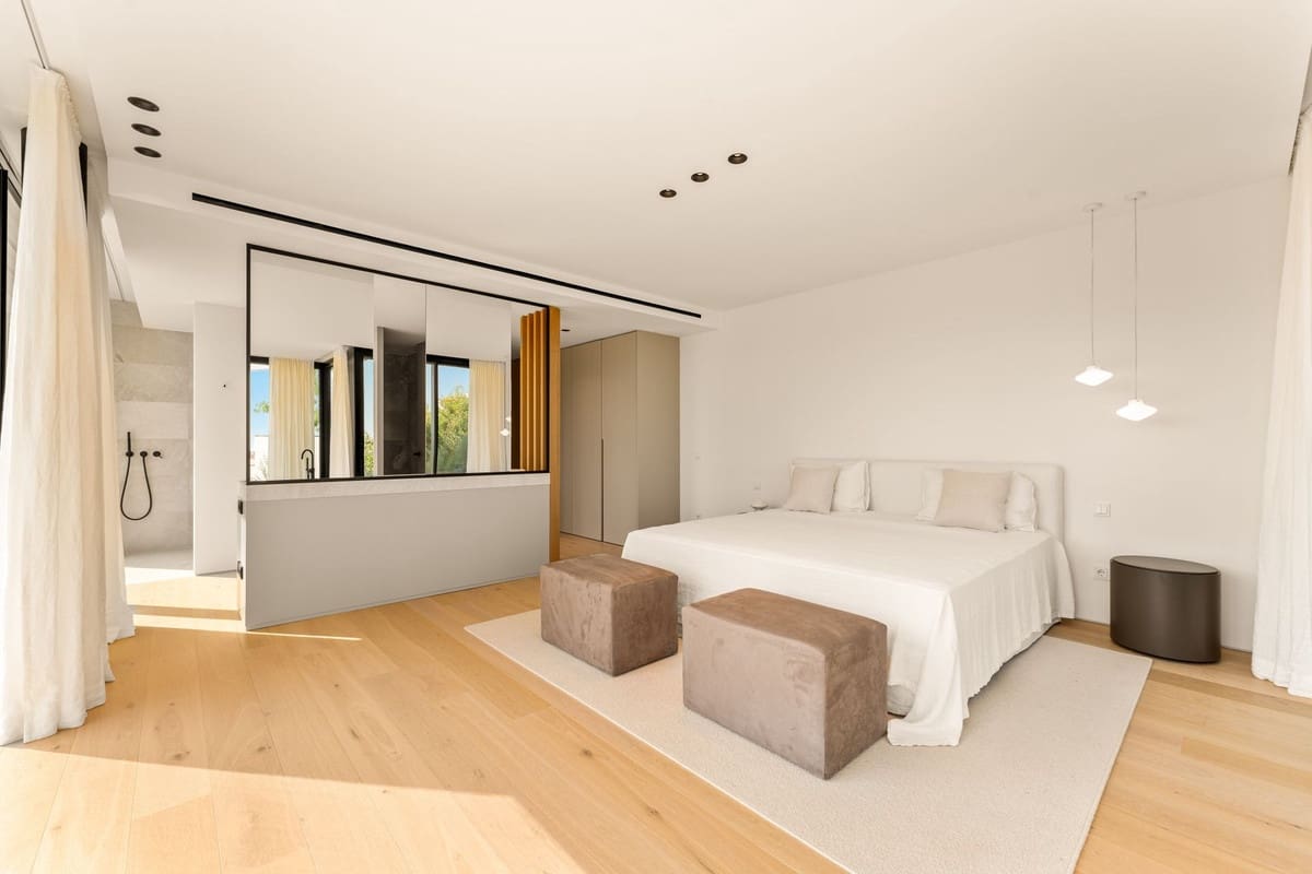 Chalet de 4 habitaciones en Calvià en venta con piscina garaje - 7.200.000 € (Ref: 10136887)