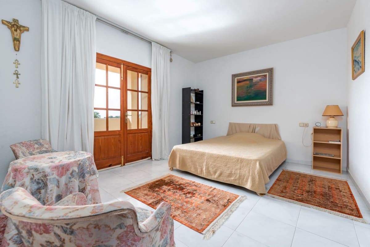 4 bedroom Villa for sale in Calvia with pool garage - € 3,800,000 (Ref: 10136894)