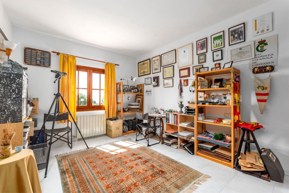 4 bedroom Villa for sale in Calvia with pool garage - € 3,800,000 (Ref: 10136894)