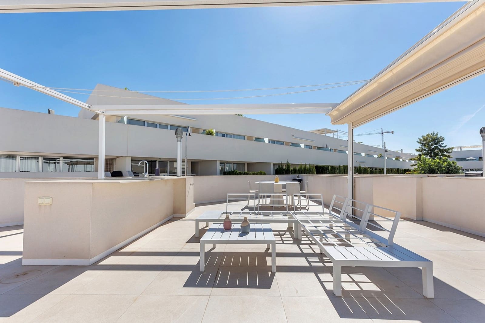 2 soveværelse Lejlighed til salg i Torrevieja med swimmingpool garage - € 294.000 (Ref: 10137053)