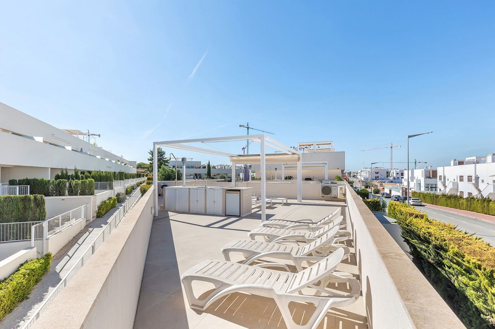 2 soveværelse Lejlighed til salg i Torrevieja med swimmingpool garage - € 294.000 (Ref: 10137053)