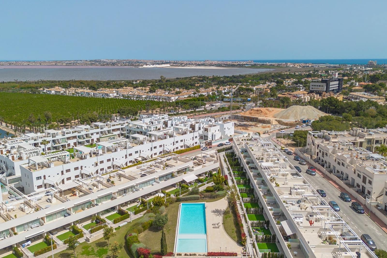 2 soveværelse Lejlighed til salg i Torrevieja med swimmingpool garage - € 294.000 (Ref: 10137053)