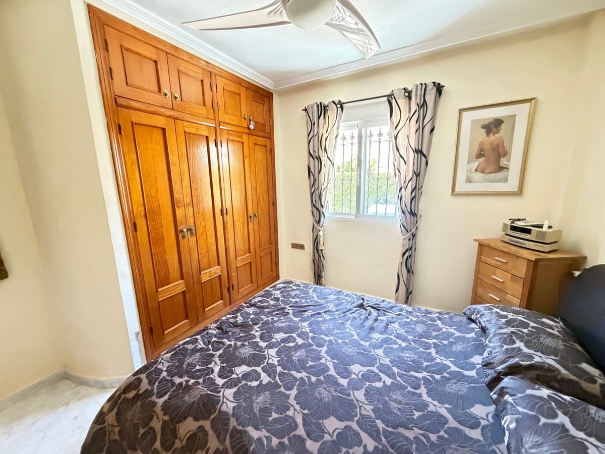 Chalet de 4 habitaciones en Orihuela en venta con piscina - 389.995 € (Ref: 10137066)