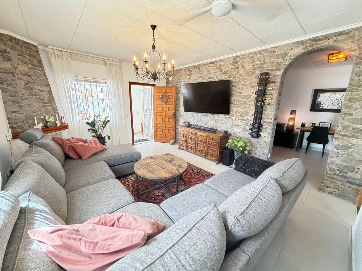 3 soverom Villa til salgs i San Luis med svømmebasseng garasje - € 399 900 (Ref: 10137073)