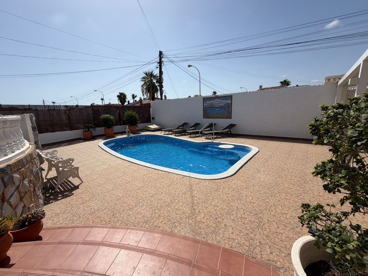 3 soverom Villa til salgs i San Luis med svømmebasseng garasje - € 399 900 (Ref: 10137073)