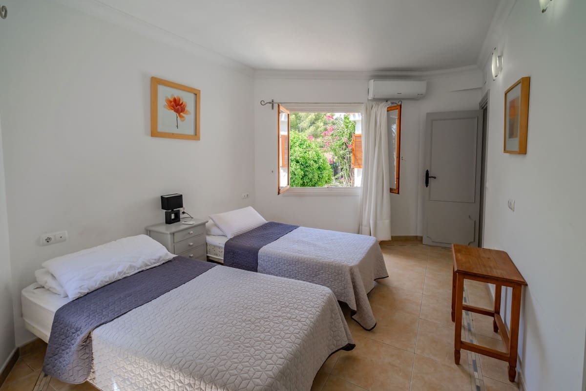 4 soverom Villa til salgs i Orihuela med svømmebasseng garasje - € 2 500 000 (Ref: 10137084)