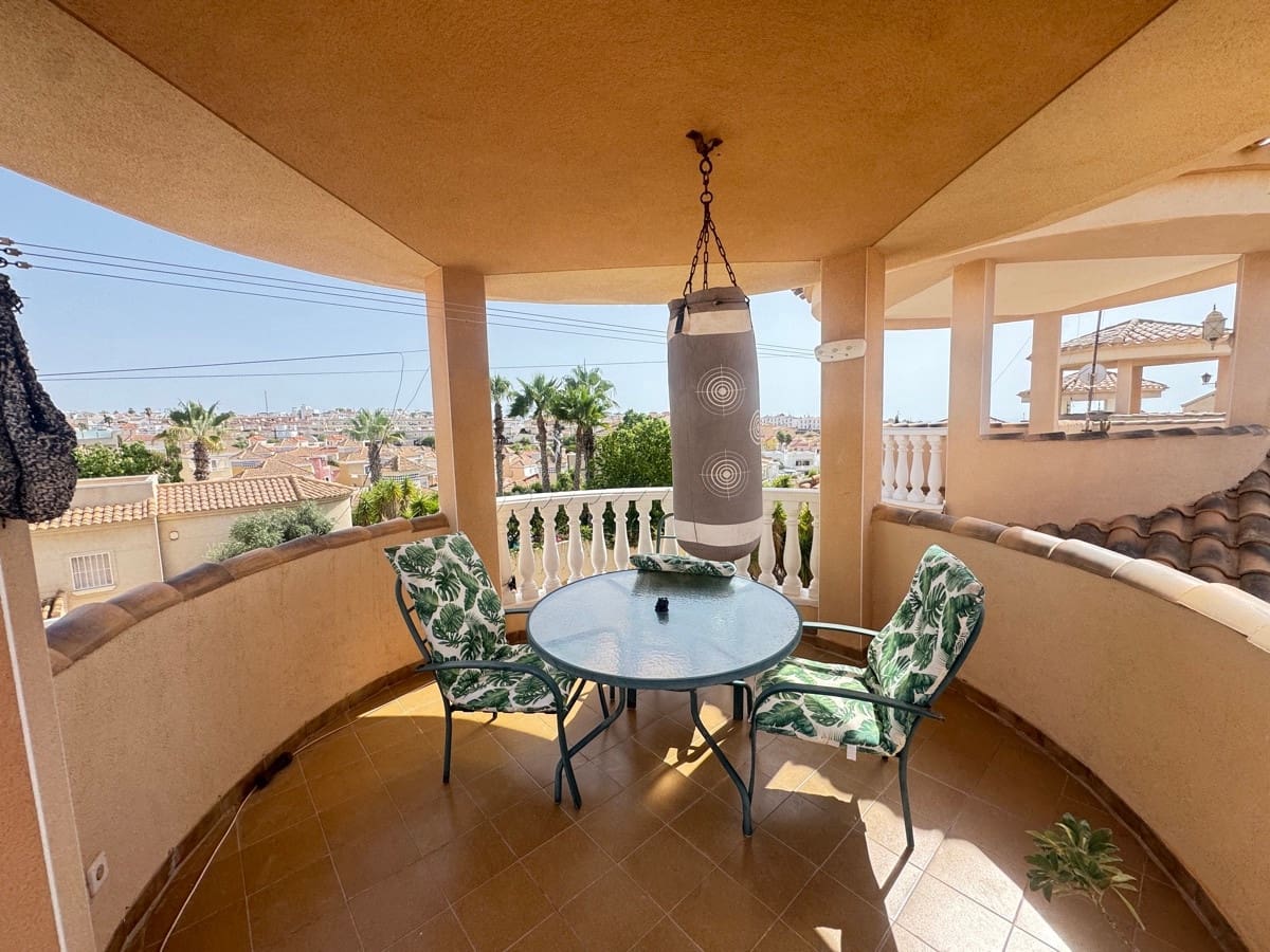 Chalet de 4 habitaciones en Orihuela en venta - 299.000 € (Ref: 10137093)