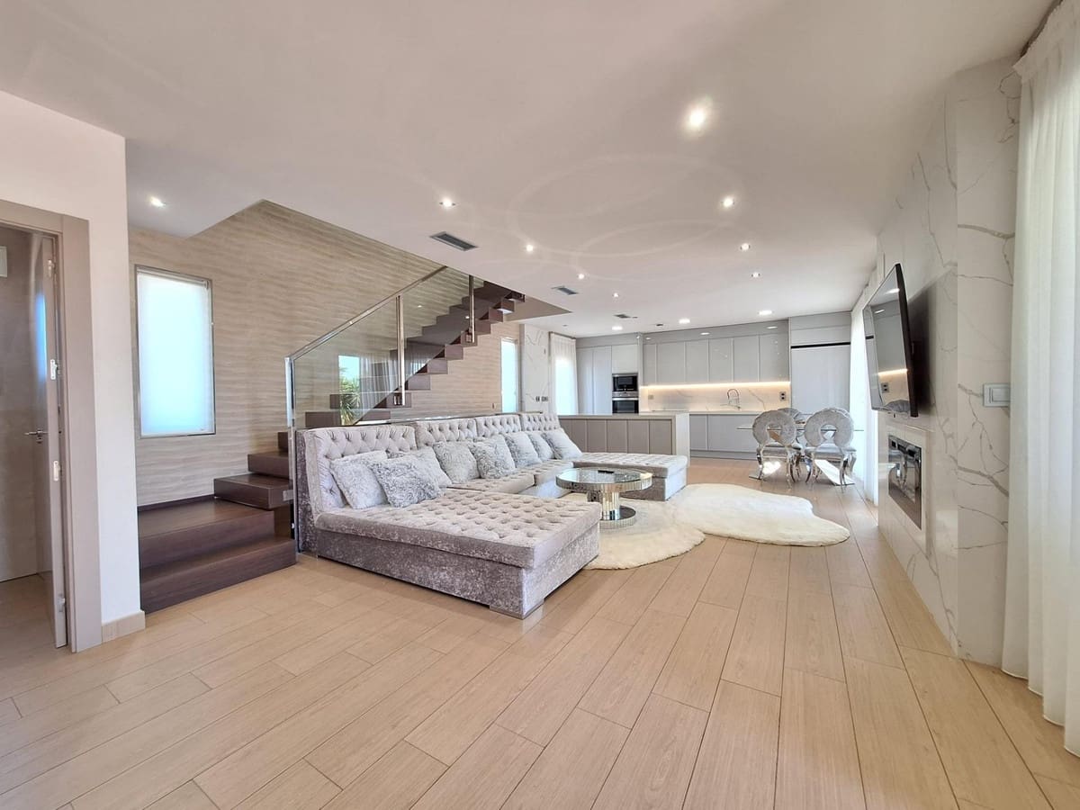 2 sypialnia Willa na sprzedaż w Torrevieja z basenem - 758 000 € (Ref: 10137098)