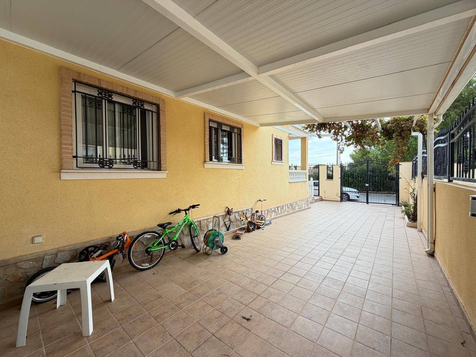 4 soverom Villa til salgs i Orihuela Costa med svømmebasseng garasje - € 380 000 (Ref: 10137188)