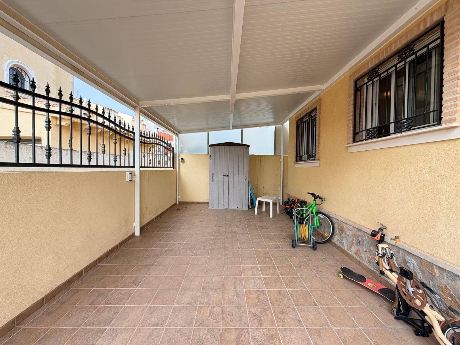 4 soverom Villa til salgs i Orihuela Costa med svømmebasseng garasje - € 380 000 (Ref: 10137188)