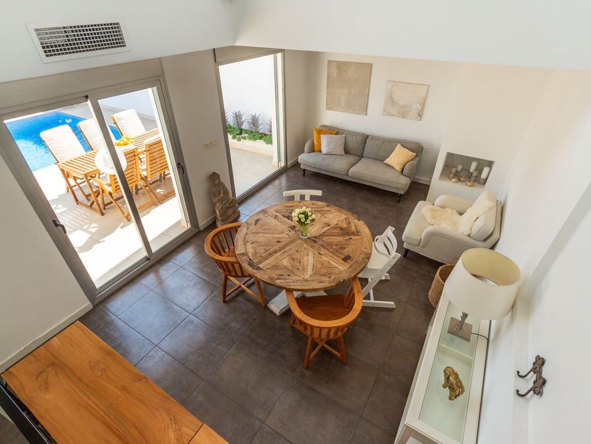 5 soverom Hus til salgs i Torrevieja med svømmebasseng garasje - € 459 000 (Ref: 10137207)