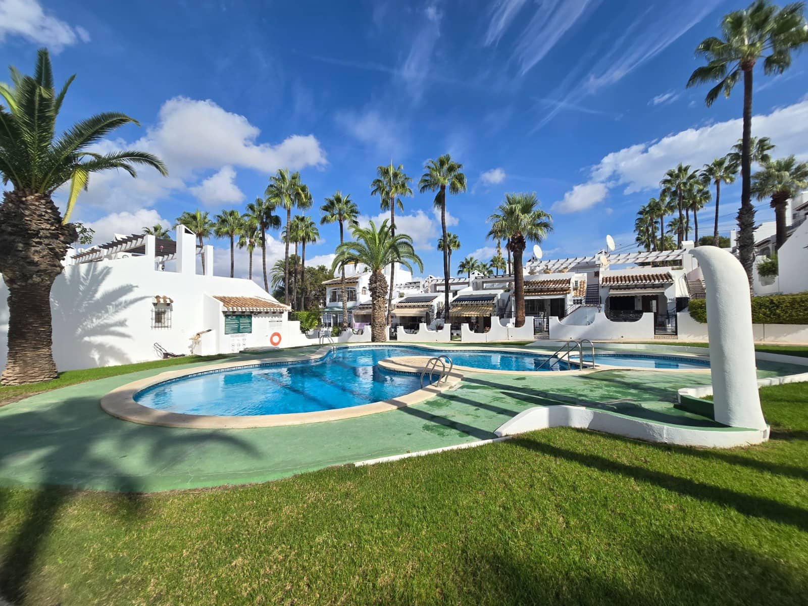 2 soveværelse Rækkehus til salg i Villamartin med swimmingpool - € 210.000 (Ref: 10137352)