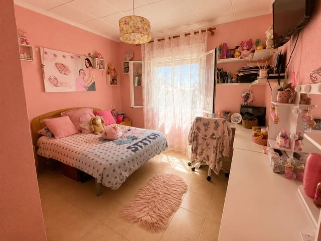 5 chambre Villa/Maison à vendre à La Siesta, Torrevieja avec piscine garage - 389 000 € (Ref: 10137520)