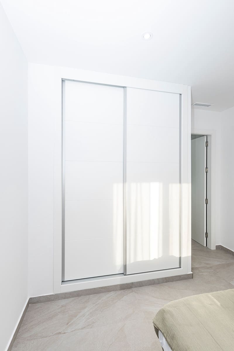 Apartamento de 2 habitaciones en Torrevieja en venta con piscina garaje - 299.000 € (Ref: 10137538)