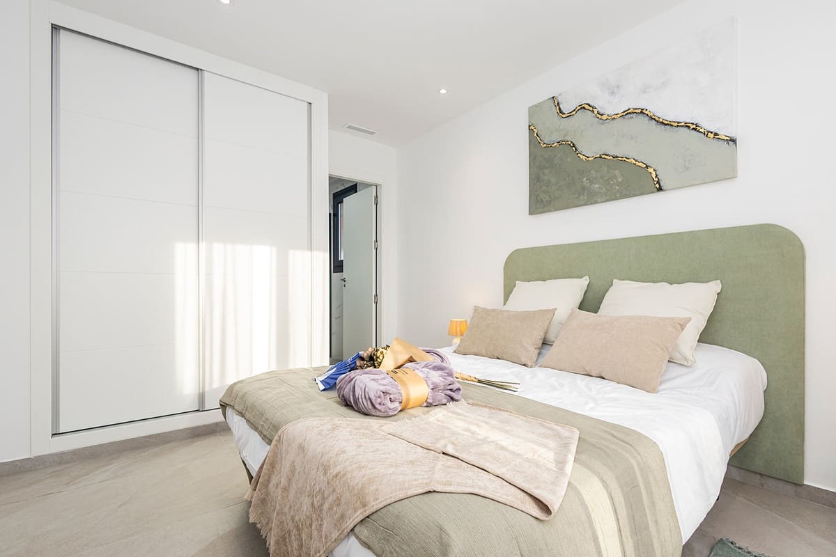 2 slaapkamer Appartement te koop in Torrevieja met zwembad garage - € 279.000 (Ref: 10137540)