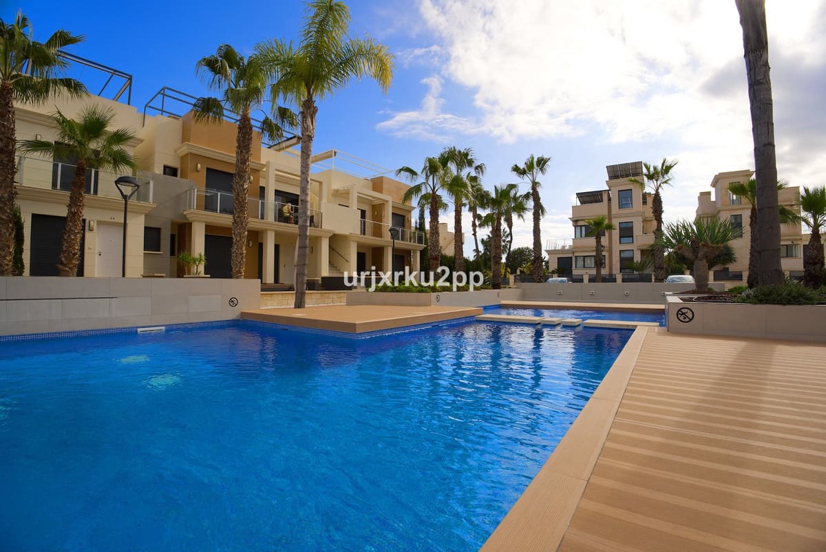 3 soveværelse Byhus til salg i Orihuela med swimmingpool garage - € 590.000 (Ref: 10137812)