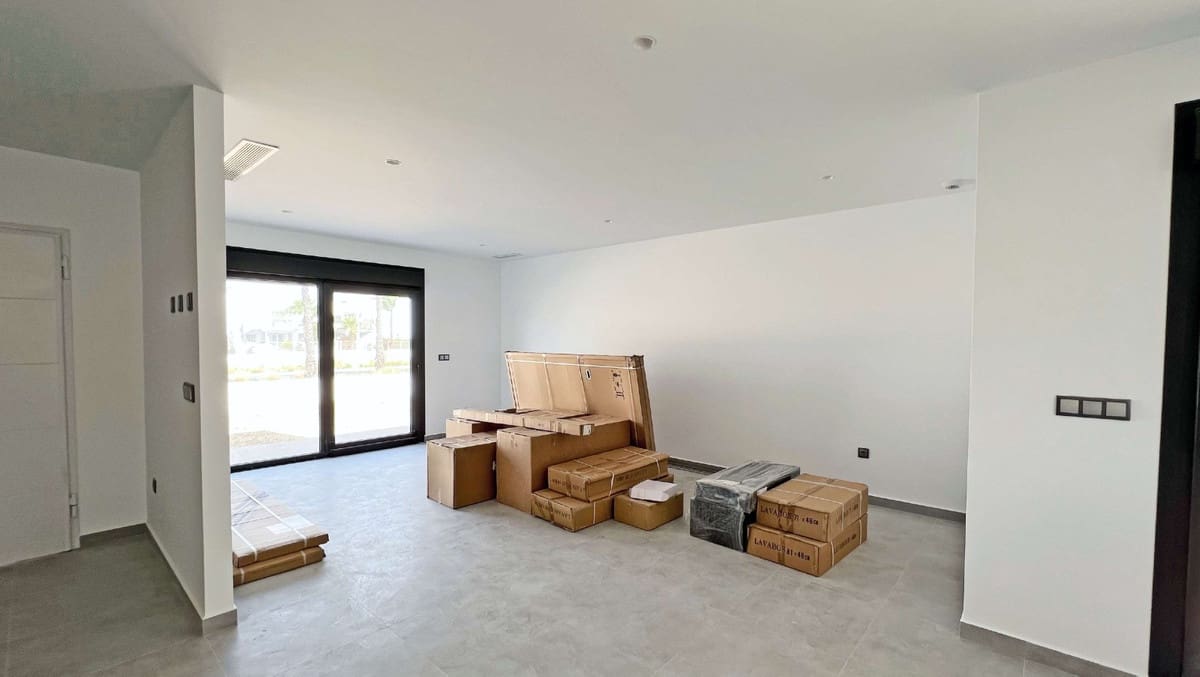 5 soverom Villa til salgs i Torrevieja med svømmebasseng garasje - € 1 200 000 (Ref: 10138525)